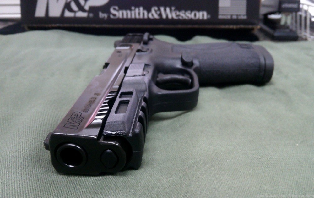 Smith & Wesson M&P2 Shield EZ .380ACP Semi Auto Pistol-img-4