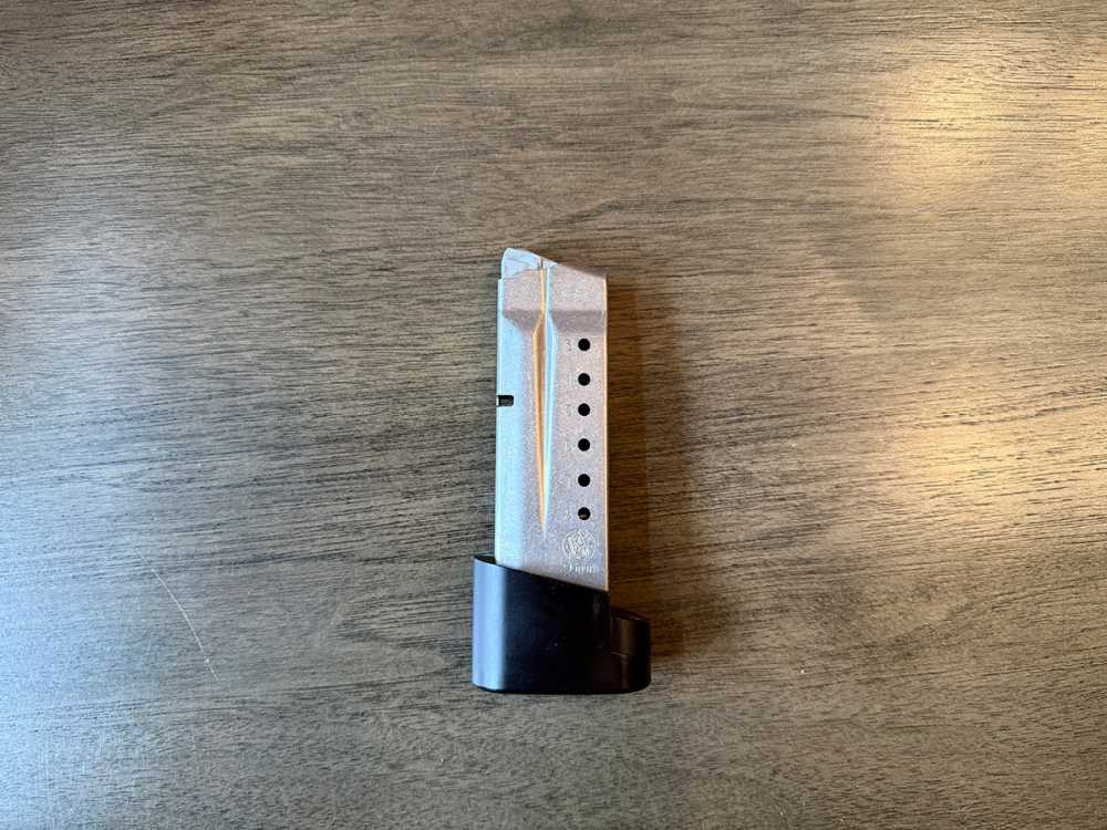 Smith & Wesson M&P Shield 9mm +2 HYVE extension on factory mag-img-1