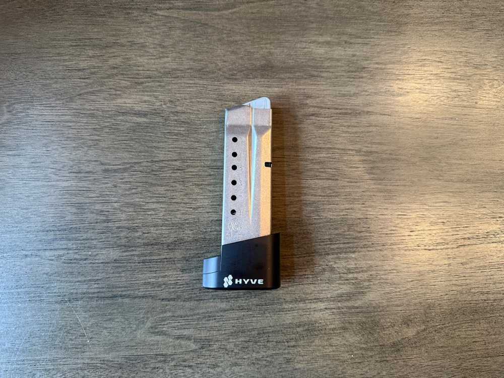 Smith & Wesson M&P Shield 9mm +2 HYVE extension on factory mag-img-0