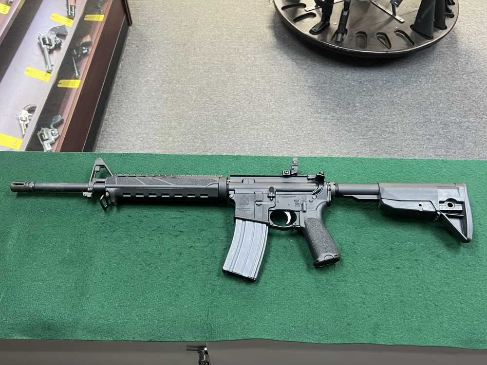 Springfield Saint 16" Barrel 5.56 W/ One Mag & Factory Case-img-1