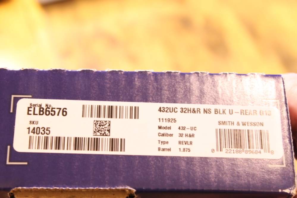 Smith + Wesson 432UC Black .32H+R MAG G10 Grips NS 14035-img-2