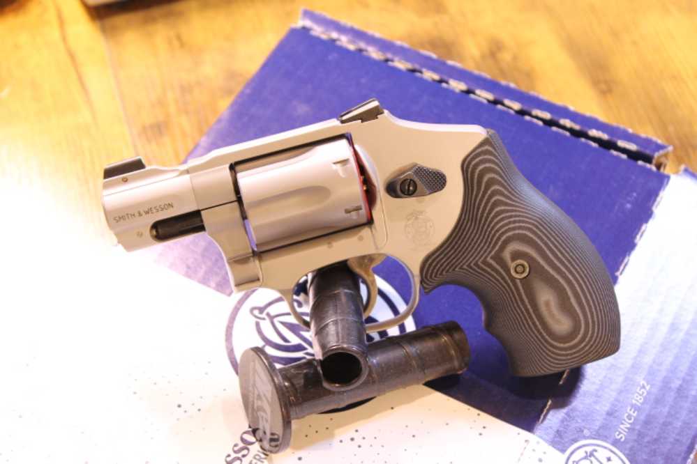Smith + Wesson 632UC 1-7/8" NS  .32H+R MAG 14034 -img-1