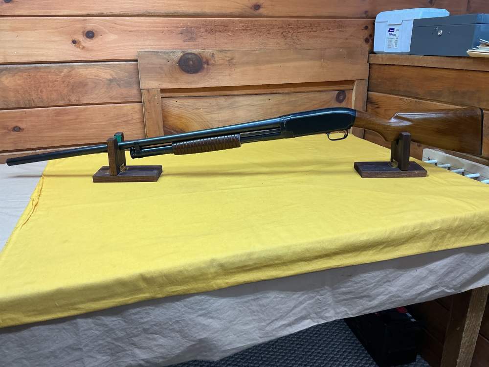 WINCHESTER MODEL-12 PUMP ACTION SHOTGUN.  12 GAUGE.-img-4