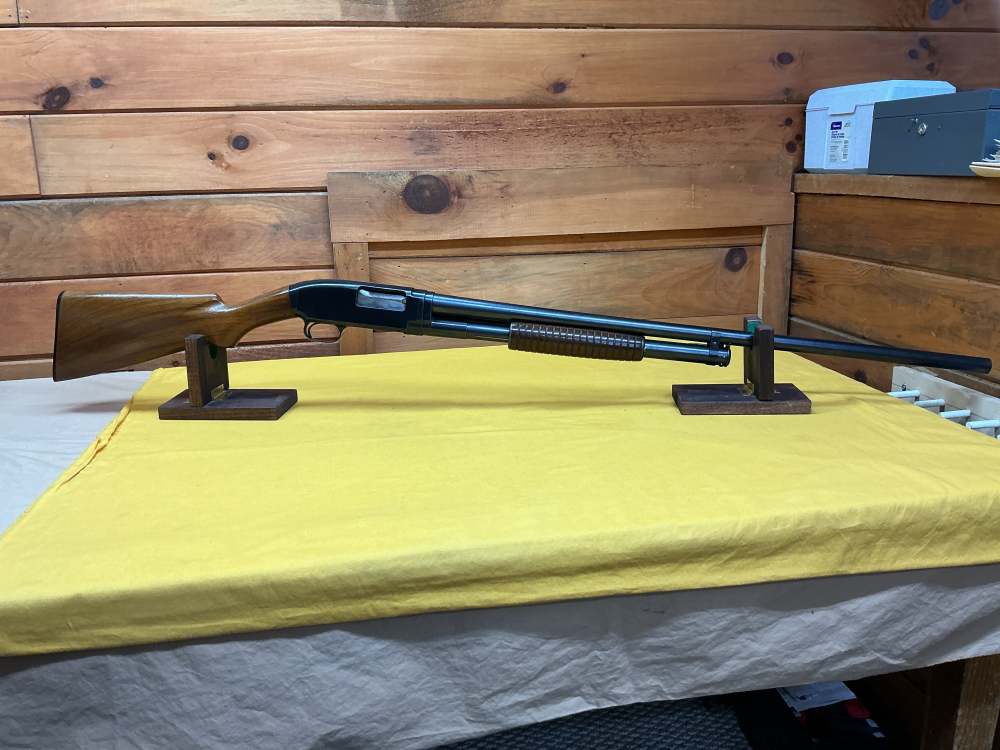 WINCHESTER MODEL-12 PUMP ACTION SHOTGUN.  12 GAUGE.-img-0