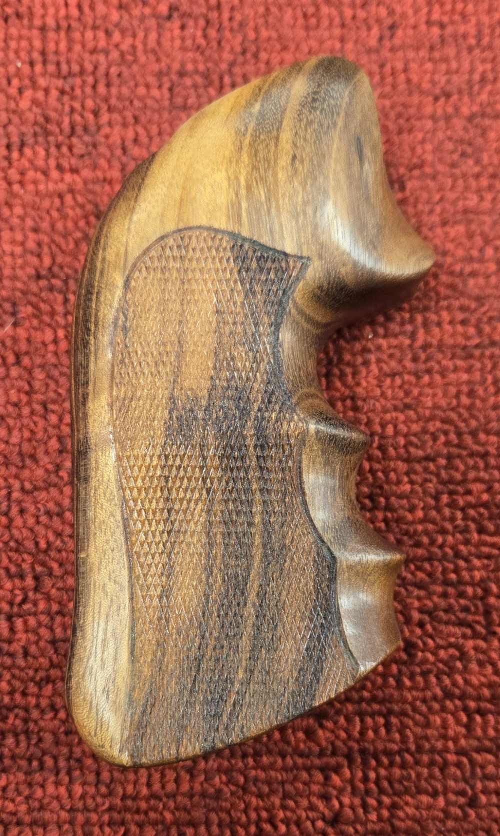 Hogue Ruger SBH Square Trigger Guard Grips Goncalo Alves 2606LM42010SN*N-img-1