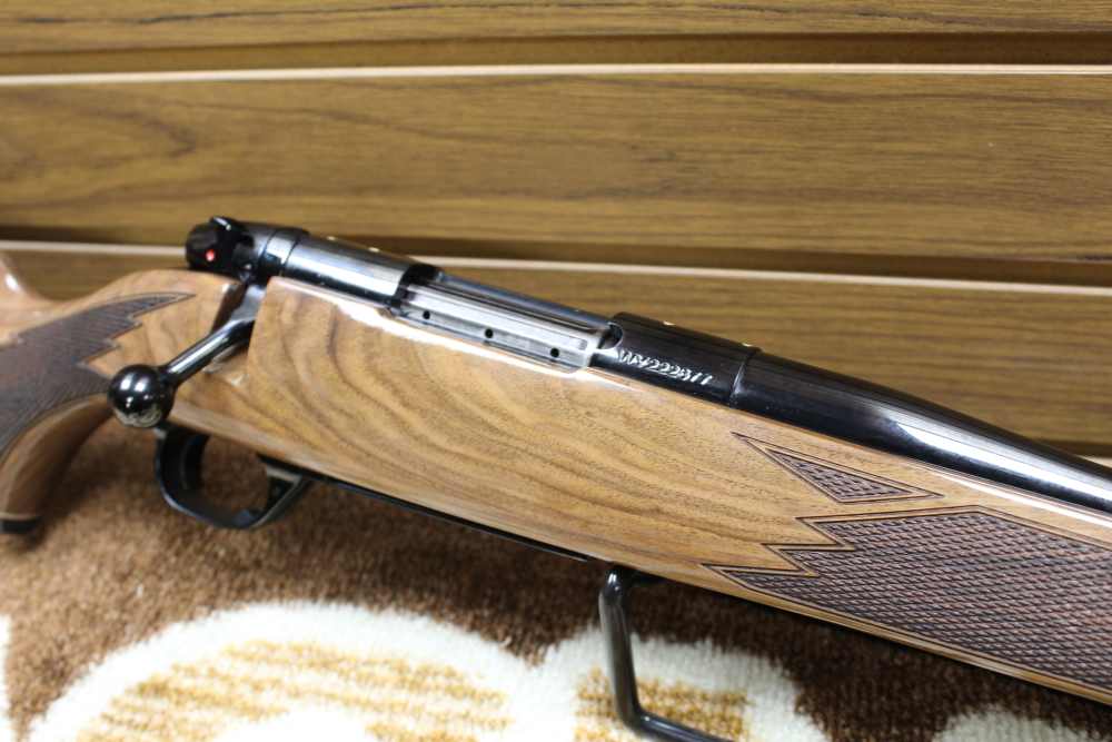 Weatherby Mark V Varmintmaster 224 WBY Magnum-img-2