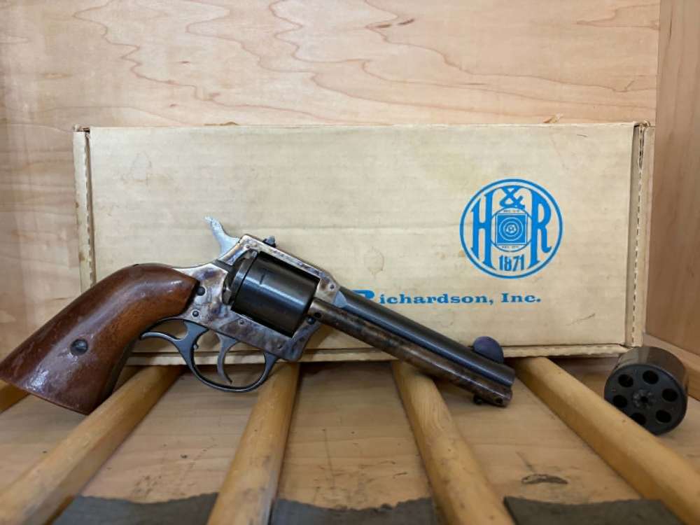 HARRINGTON & RICHARDSON  676 IN 22 CAL W/ MAG CYL 29874-img-0