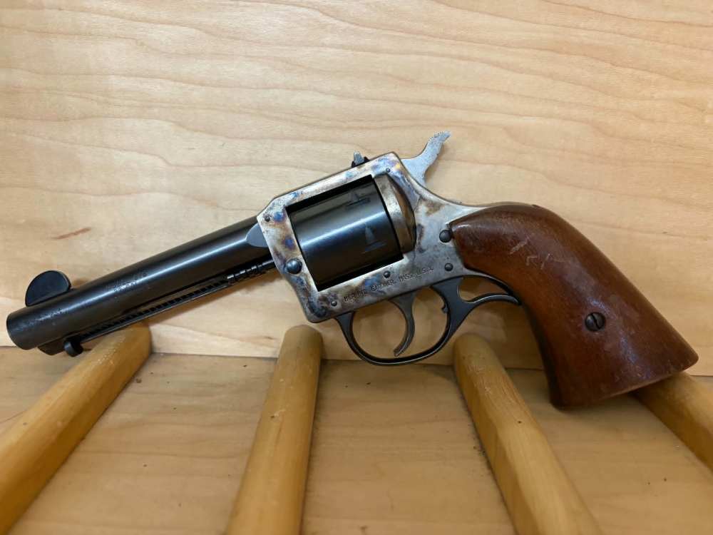 HARRINGTON & RICHARDSON  676 IN 22 CAL W/ MAG CYL 29874-img-2