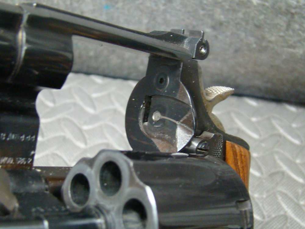 Smith & Wesson 586-2 357 mag-img-15