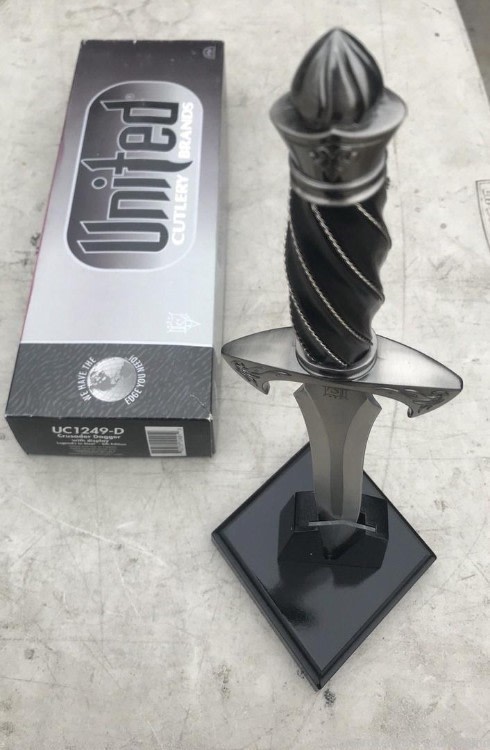 United Cutlery Crusader Dagger-img-7