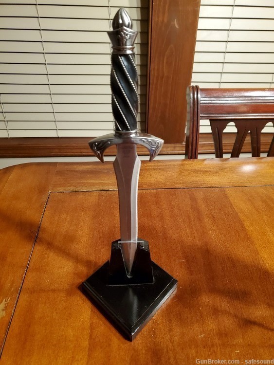 United Cutlery Crusader Dagger-img-0