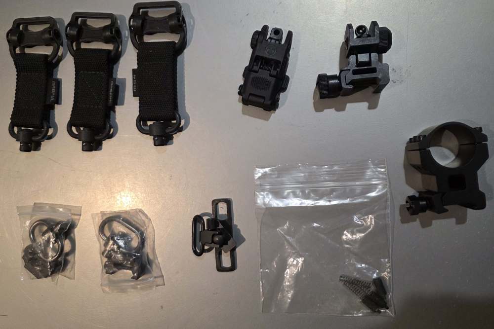 Ass. Small Parts for a Rifle; QR Mounts, Scope Mounts, Sights, ect.-img-0