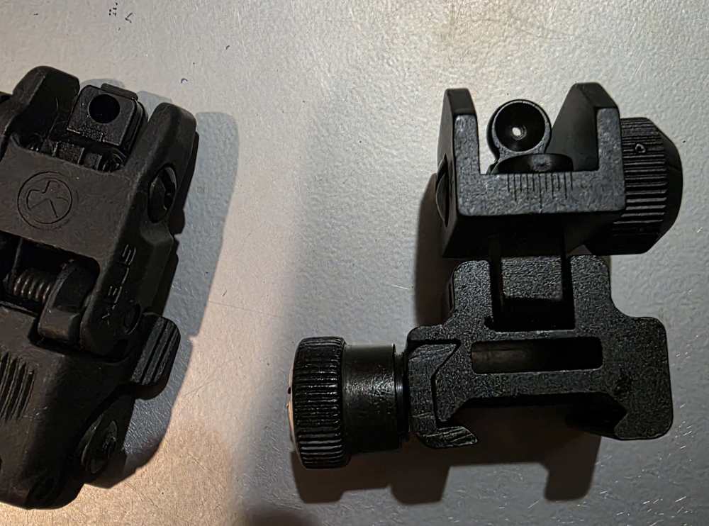 Ass. Small Parts for a Rifle; QR Mounts, Scope Mounts, Sights, ect.-img-3