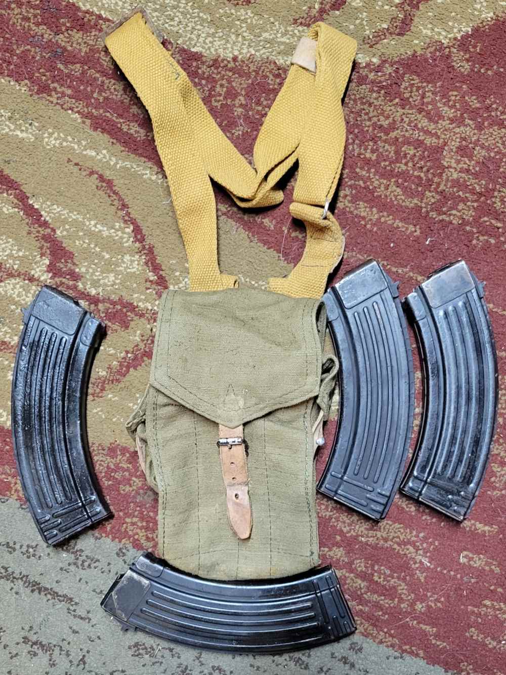 4 30rd Hungarian mags & pouch AK47 7.62x39mm surplus-img-0