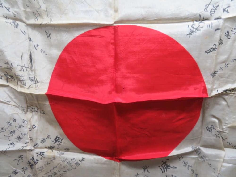 WWII JAPANESE HINOMARU MEATBALL FLAG W/ SIGNED KANJI CHARACTERS -img-4
