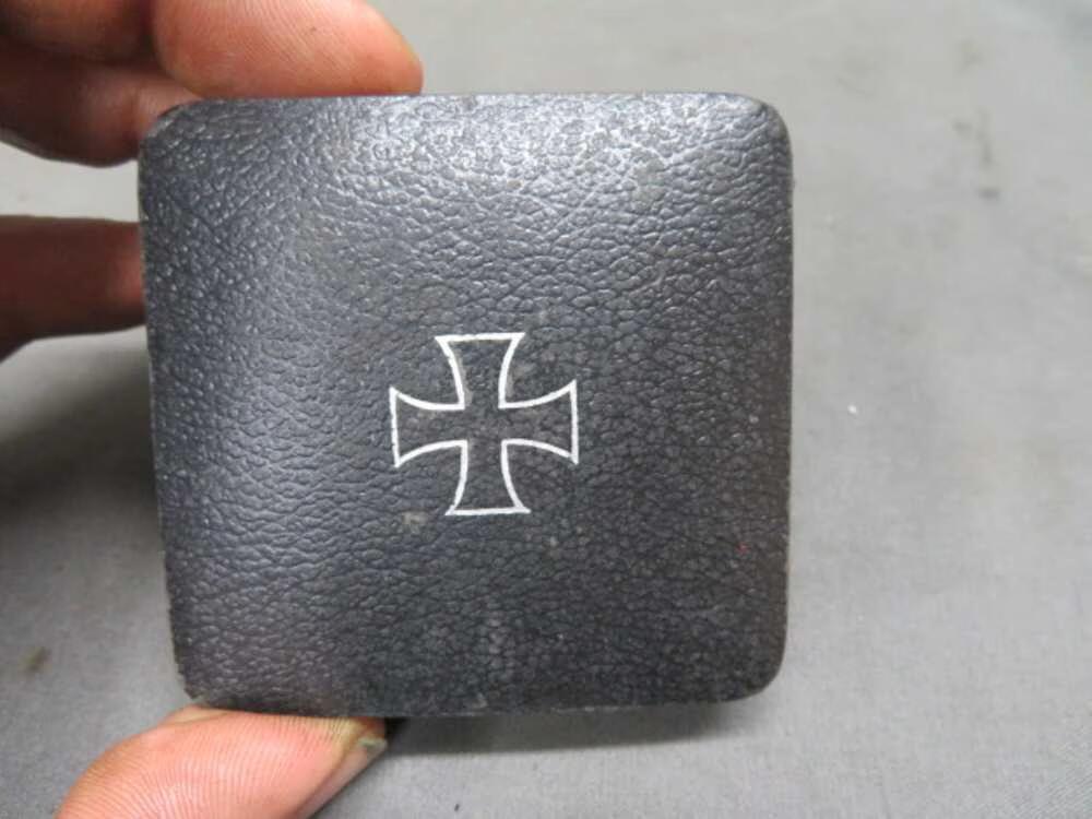 GERMAN WWII IRON CROSS 1ST CLASS W/ CASE MARKED “L/17”-img-1