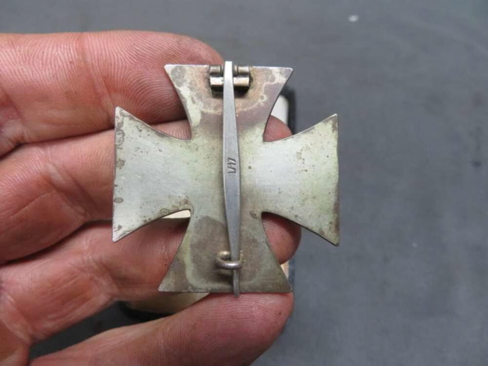 GERMAN WWII IRON CROSS 1ST CLASS W/ CASE MARKED “L/17”-img-10