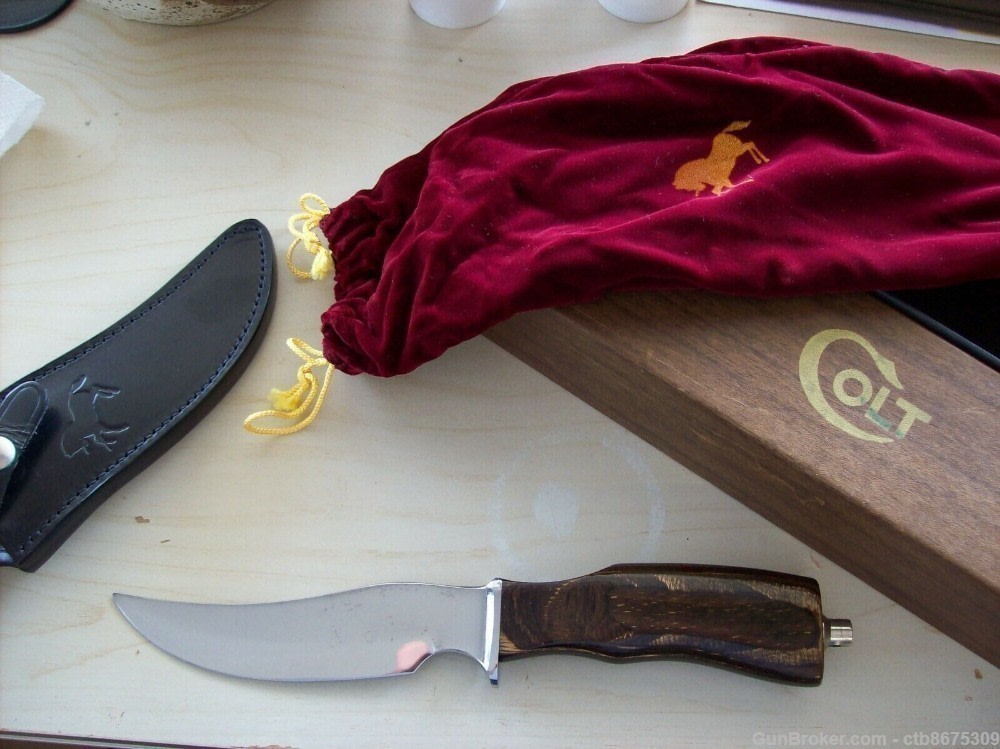 Colt Hunting Knife Skinner Sheffield England Sheath Box Pouch-img-0