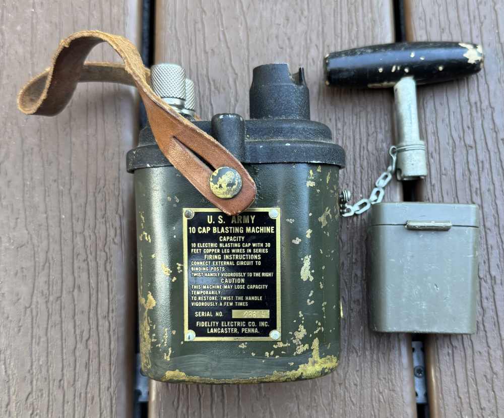 Nice US army ww2 10 cap blasting machine working condition -img-0