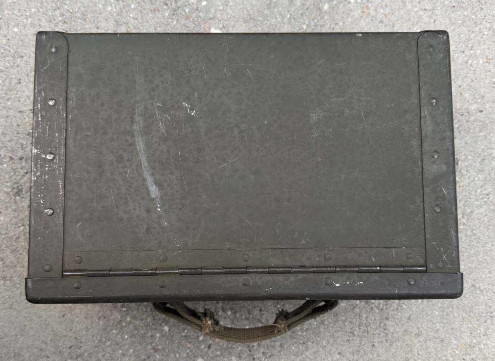 Nice original US m17 ww2 ammunition chest .50 cal -img-2