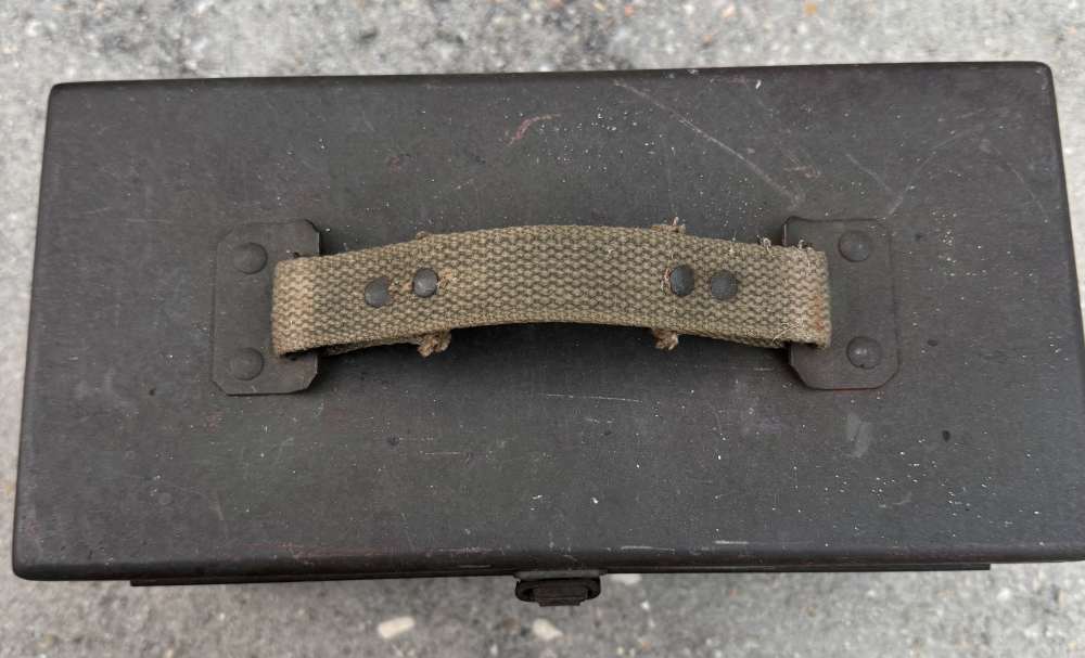 Nice original US m17 ww2 ammunition chest .50 cal -img-1