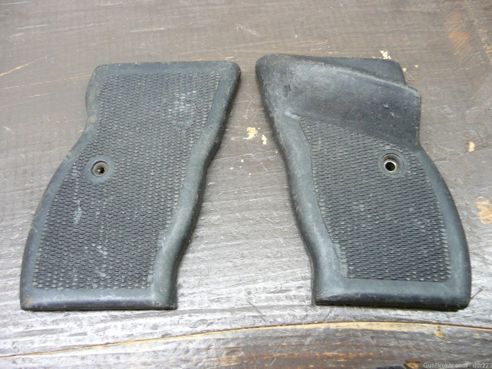 Romanian Md. 1974 Carpati Pistol Grip Panels Set, 7.65mm (.32ACP), Original-img-0
