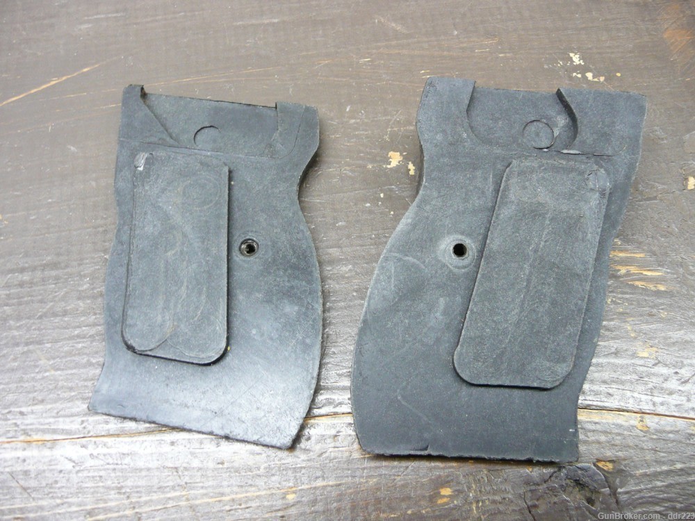 Romanian Md. 1974 Carpati Pistol Grip Panels Set, 7.65mm (.32ACP), Original-img-1