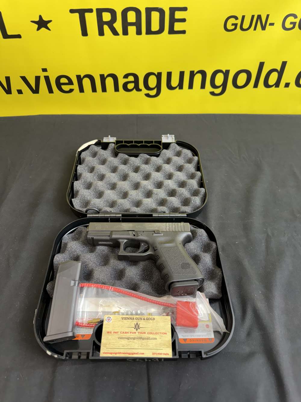 GLOCK 22 .40S&W PISTOL 26060387-img-0