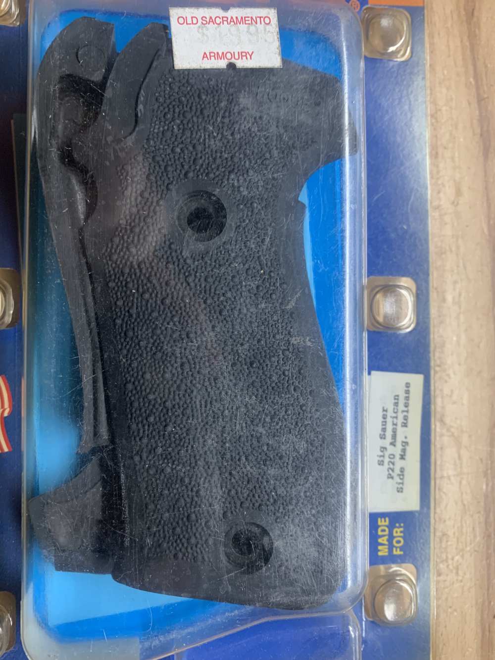 NOS Hogue Black Sig Sauer P220 Rubber Grip with Finger Grooves 31000-img-1