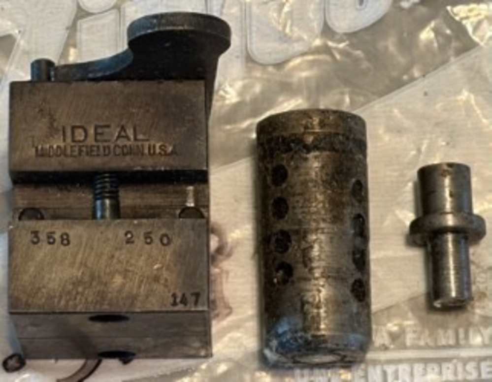 Ideal 38 Cal 358 147 gr RN Bullet Mould 2 Cavity 358250 Sizer Die Top Punch-img-0