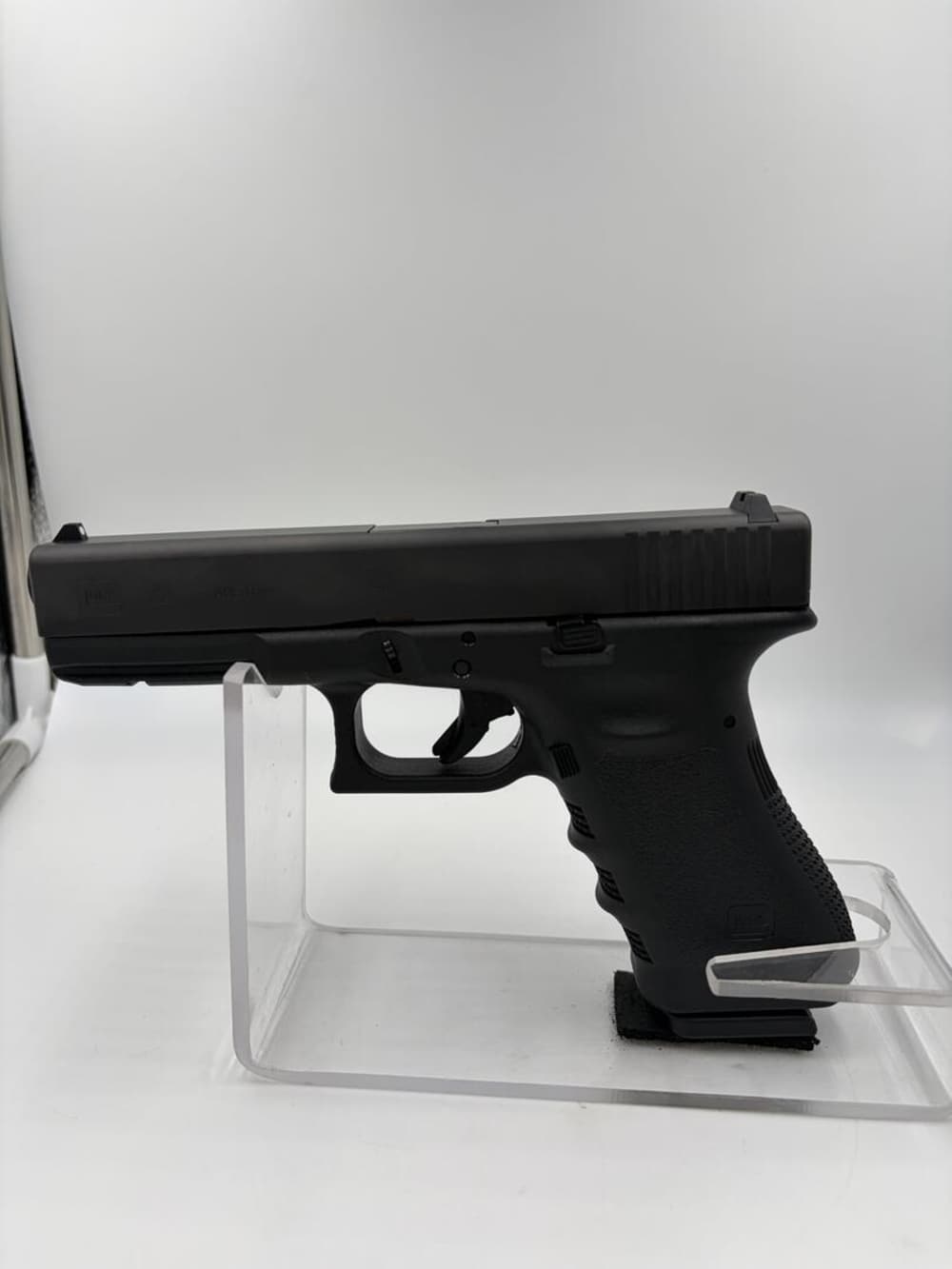 GLOCK 22 GEN 3 .40 CAL S/A PISTOL (NEW)-img-1