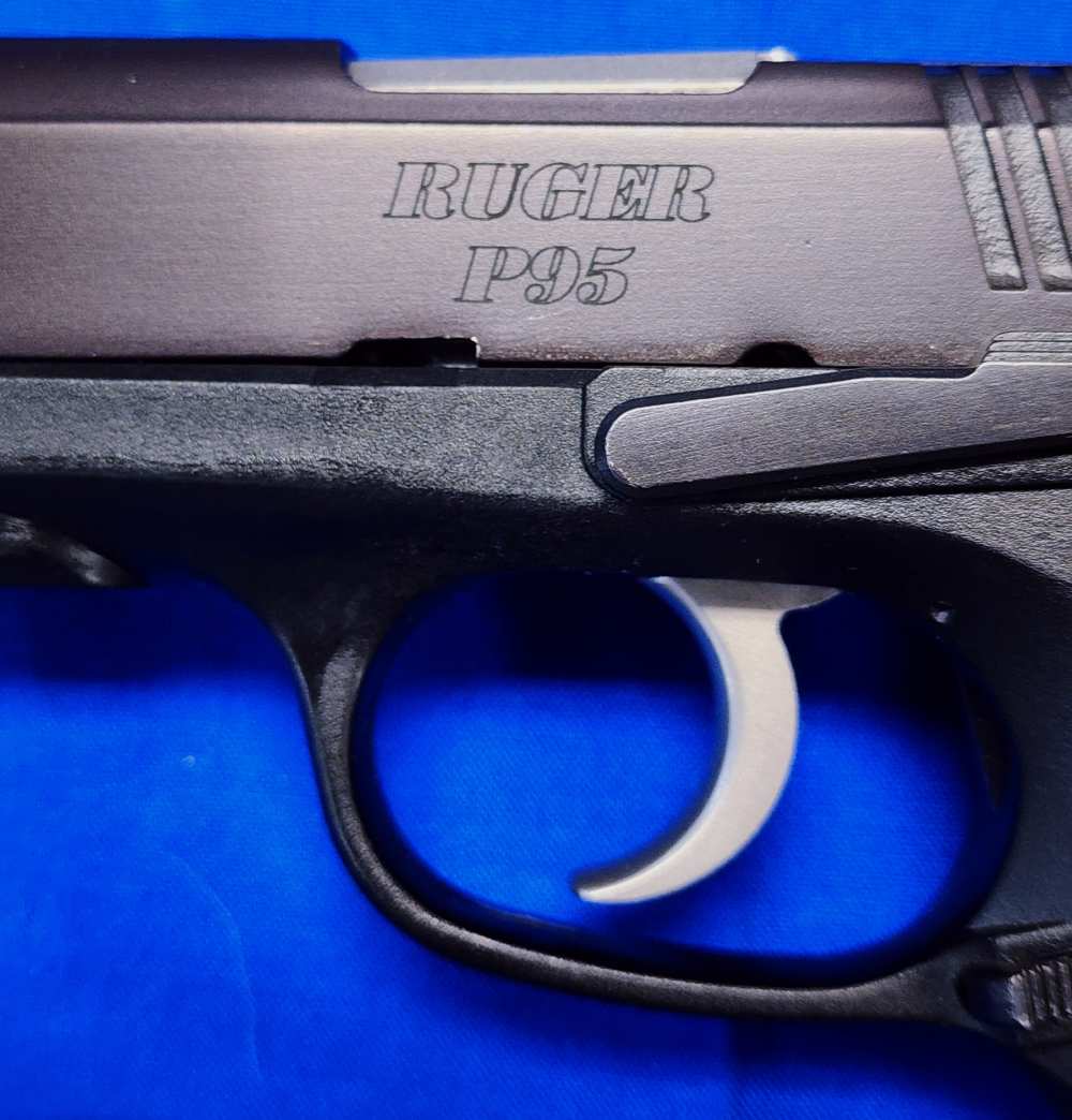 RUGER P95 9MM 3.9" W/ CASE & XTRA MAG, EXC COND, 2009-img-10