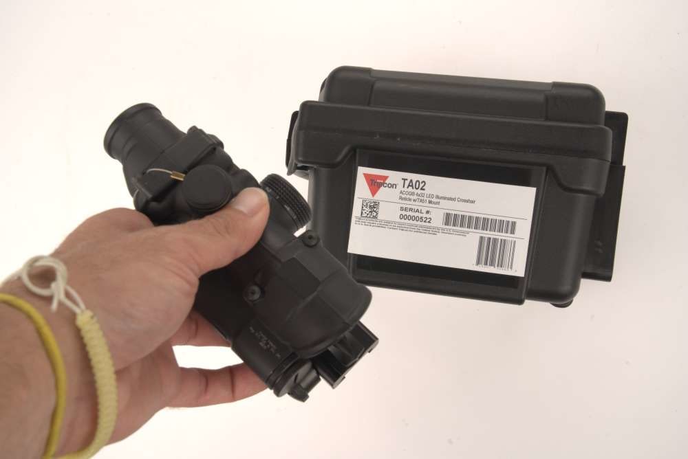Trijicon Acog 4x32 w/TA51 Mount-img-3