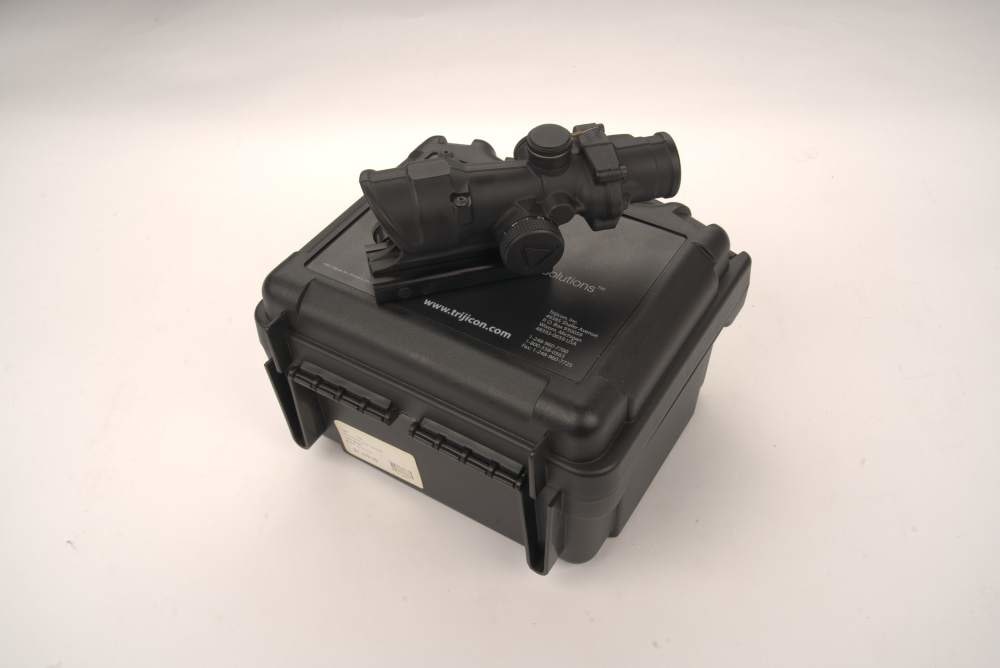 Trijicon Acog 4x32 w/TA51 Mount-img-0