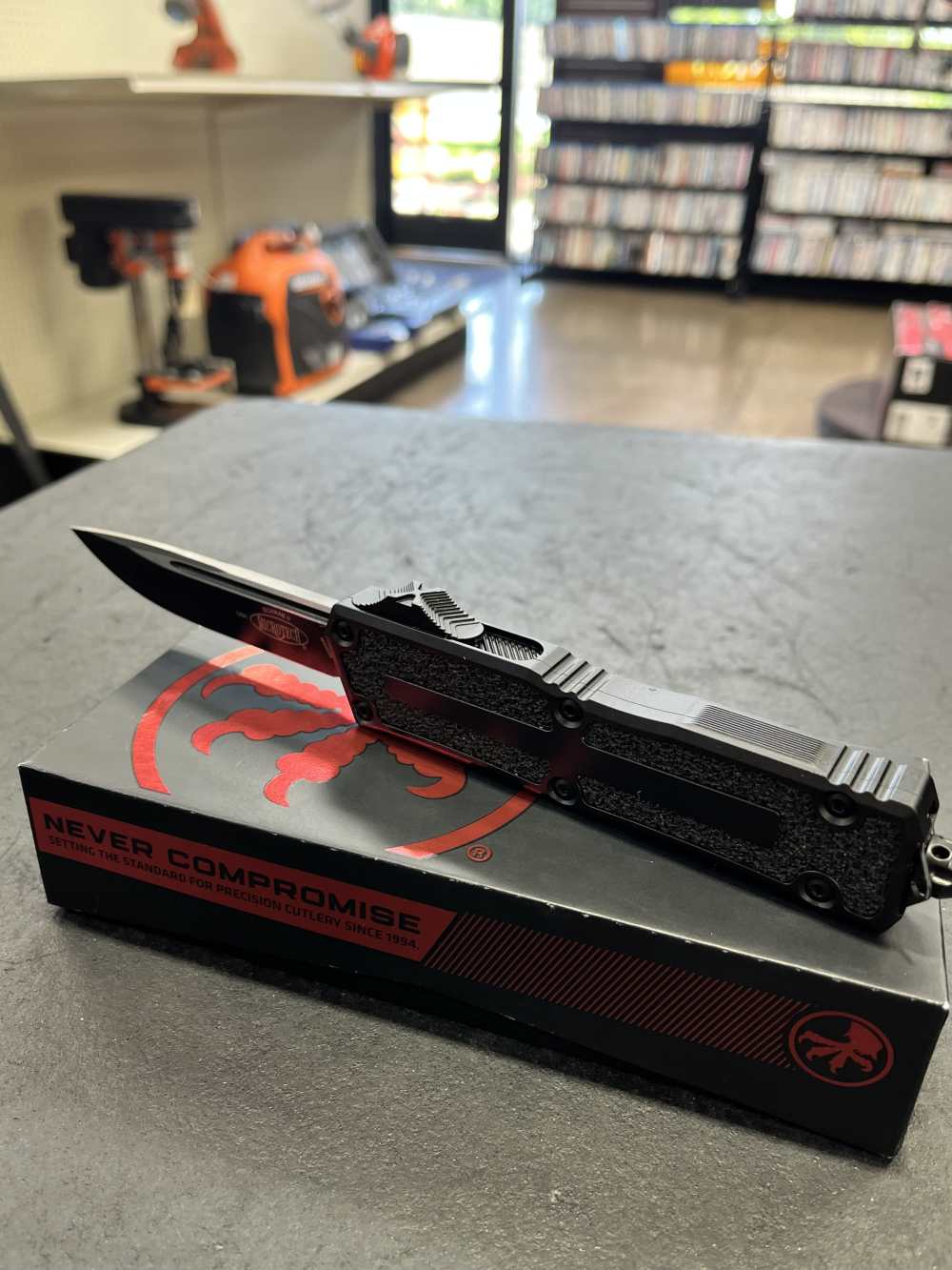 Microtech Scarab II S/E Gen III OTF w/ Box, Papers, Etc -img-5