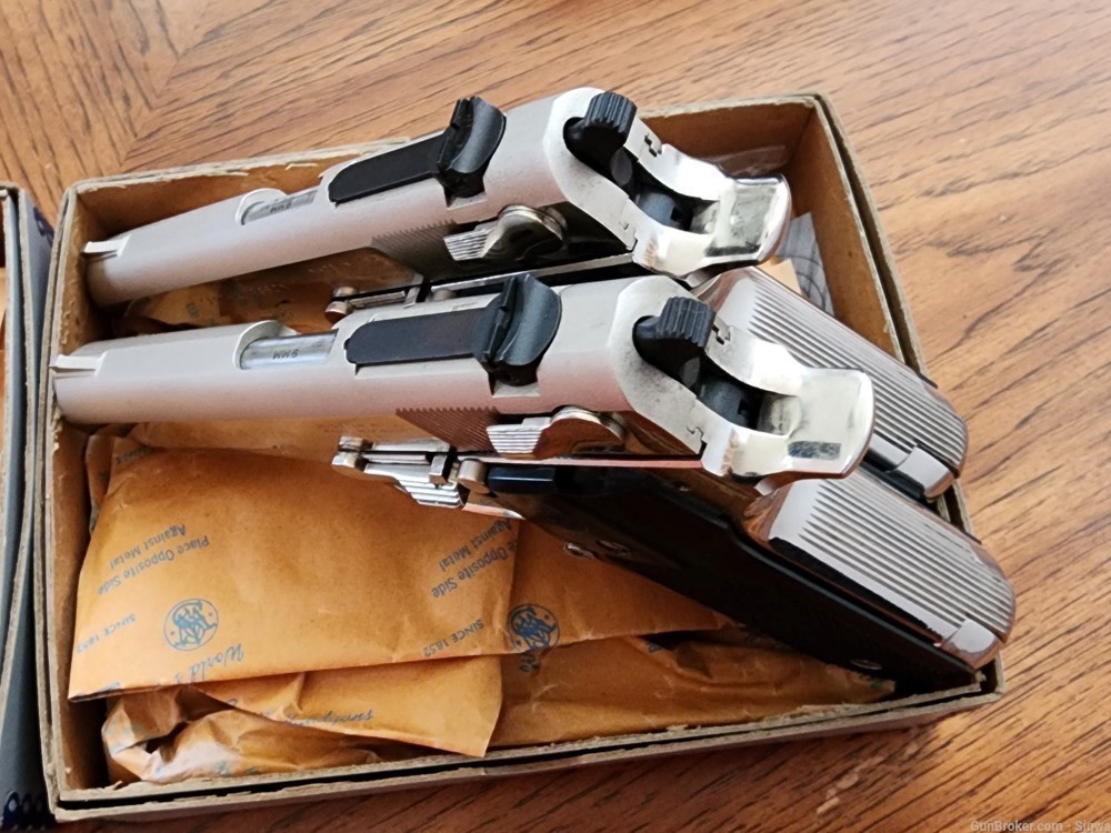 Smith & Wesson Model 59 Consecutive Pair LNIB-img-4