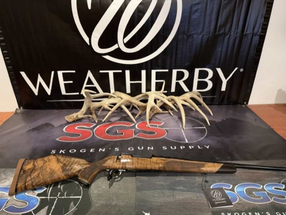 Weatherby Mark V Deluxe 6.5-300Wby Serial # WY223085 -Collector Grade Stock-img-5