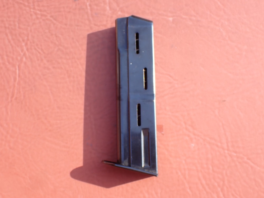 HK VP70 HECKLER & KOCH FACTORY 9MM ORIGINAL 18 ROUND MAGAZINE-img-1