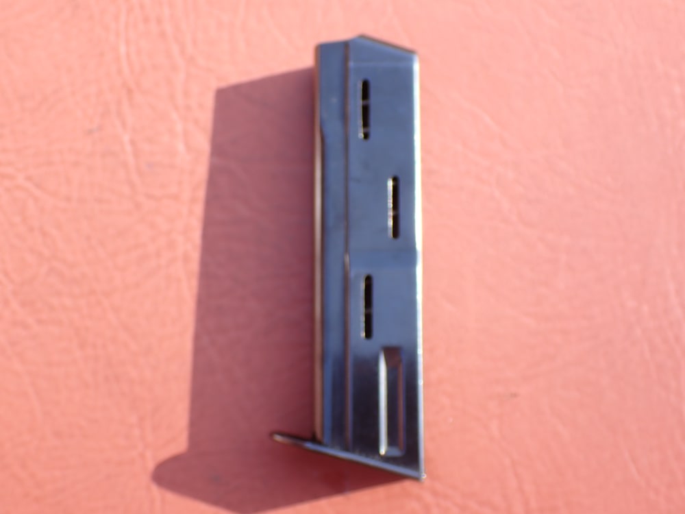 HECKLER & KOCH HK VP70 FACTORY 9MM ORIGINAL 18 ROUND MAGAZINE-img-1
