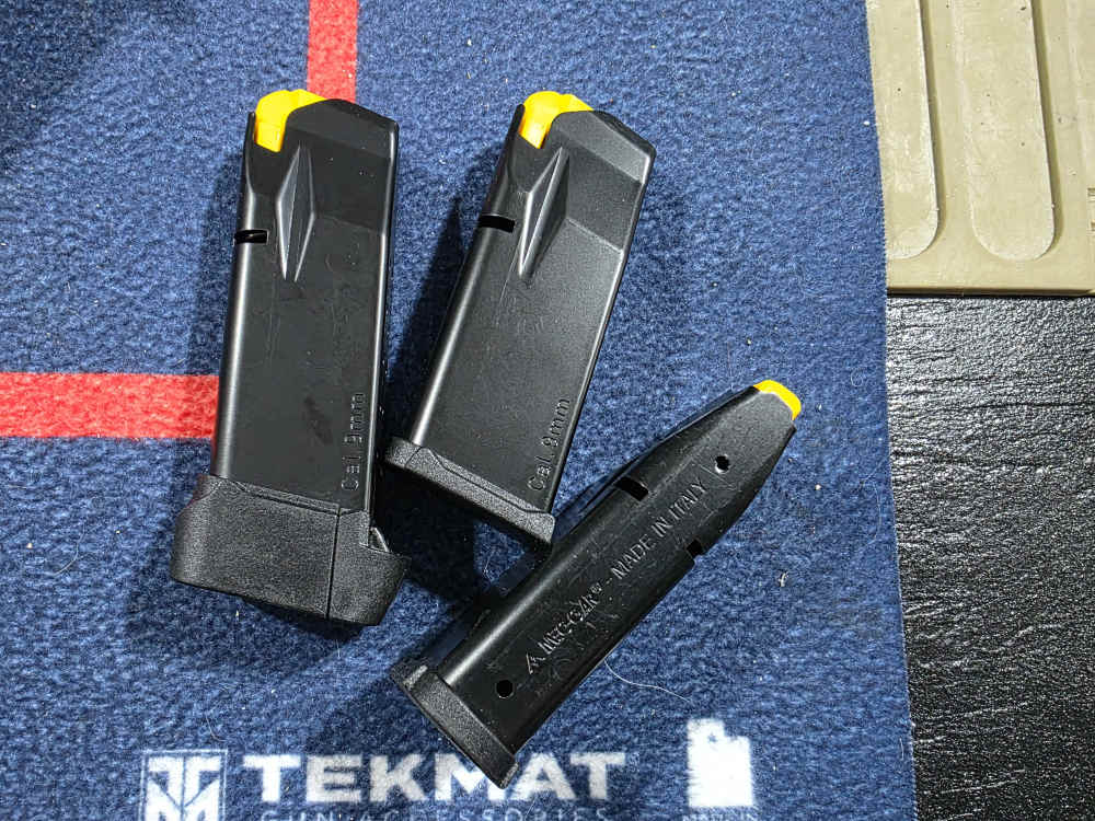 3 (Three) Taurus GX4 Factory 9mm Magazines *NEW* Mecgar -img-0
