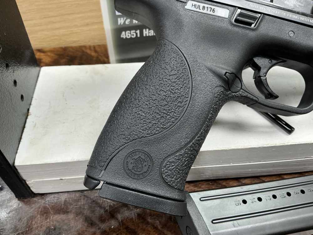 SMITH AND WESSON M&P 9 2 MAGS EXCELLENT CONDITION 9MM LAYAWAY AVAILABLE 10%-img-6