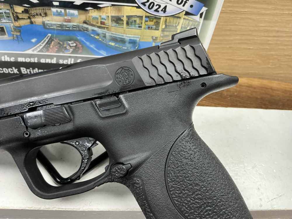 SMITH AND WESSON M&P 9 2 MAGS EXCELLENT CONDITION 9MM LAYAWAY AVAILABLE 10%-img-3
