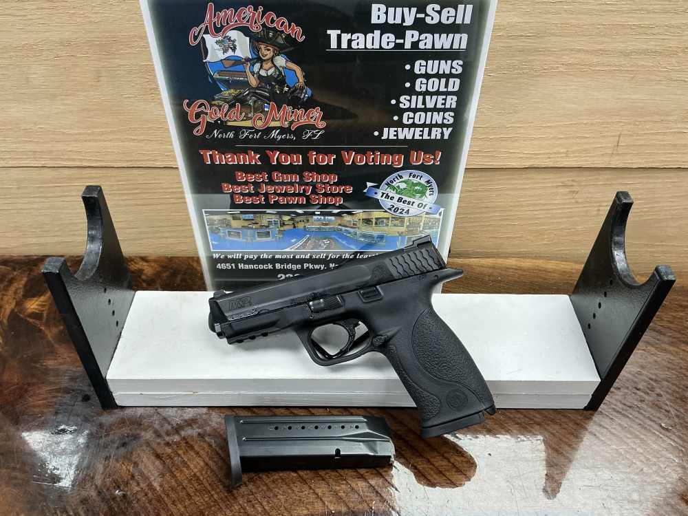 SMITH AND WESSON M&P 9 2 MAGS EXCELLENT CONDITION 9MM LAYAWAY AVAILABLE 10%-img-0