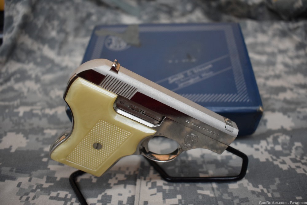 Smith & Wesson model 61-2 in .22 Long Rifle -img-3