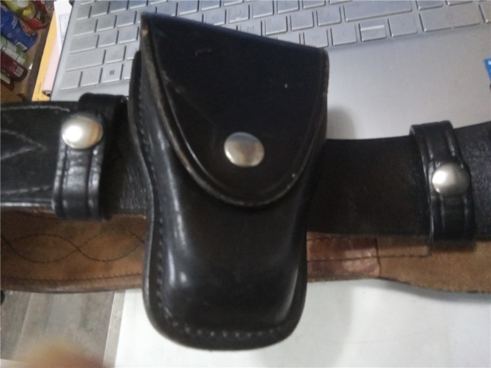 38" Police belt, hand cuff holder, HKS reload holder -img-4