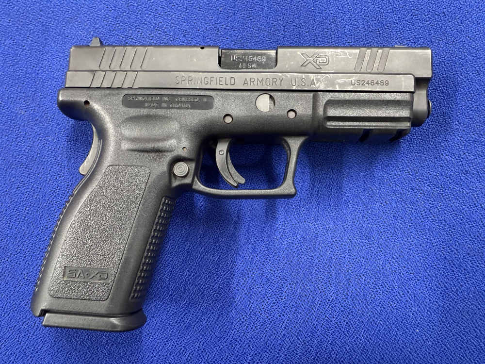 Springfield XD-40, chambered in .40 S&W-img-0