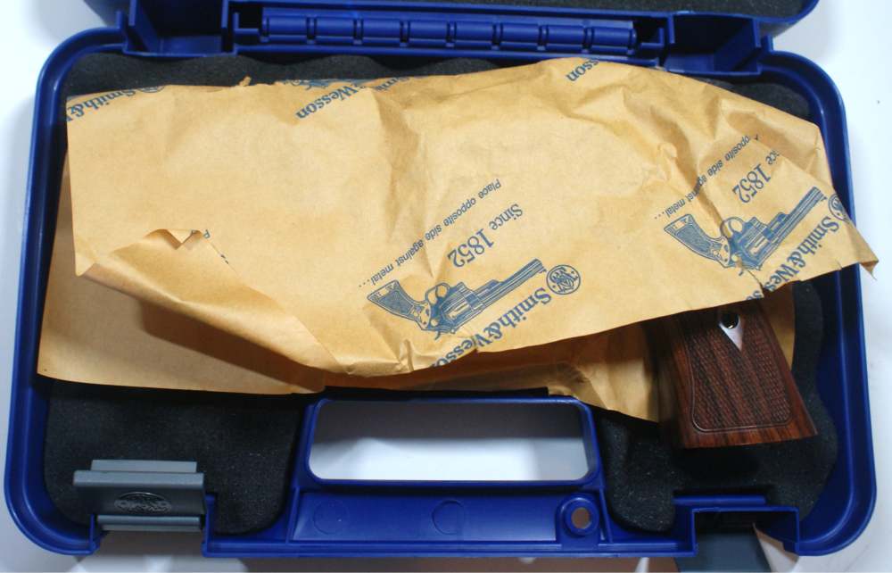 Smith & Wesson Model 586 Classic – 4" .357 Magnum  Remaking the Legends-img-4
