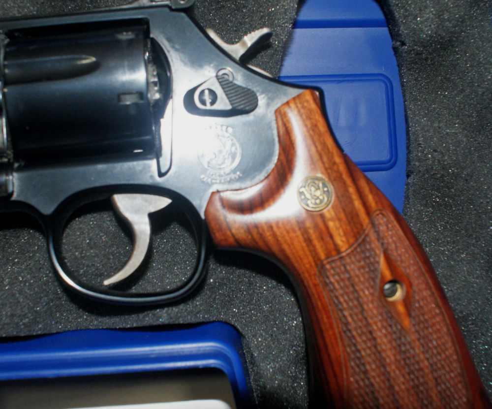 Smith & Wesson Model 586 Classic – 4" .357 Magnum  Remaking the Legends-img-3