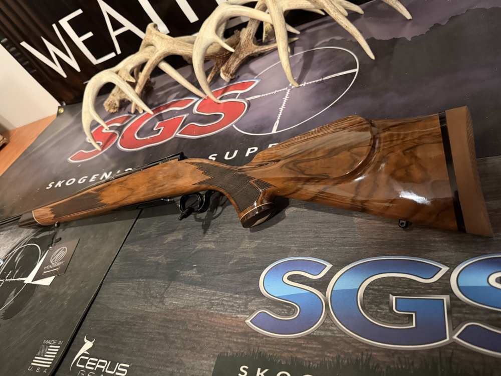 Weatherby Mark V Deluxe 7mm Wby Mag Serial # WY224924-img-0