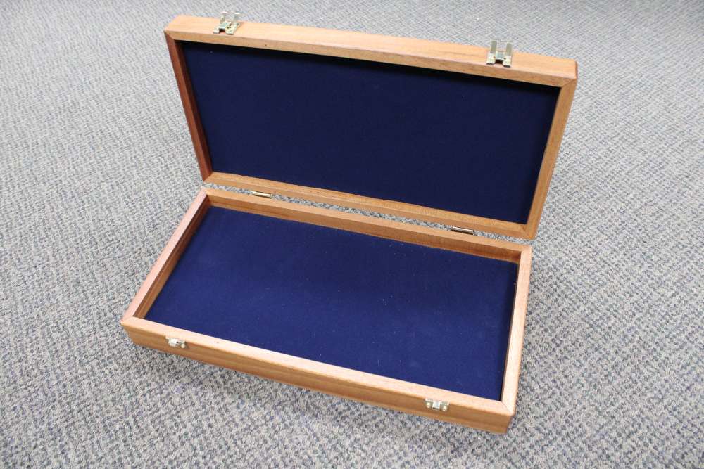 Smith and Wesson Display Case Blue Felt FACTORY NEW-img-1